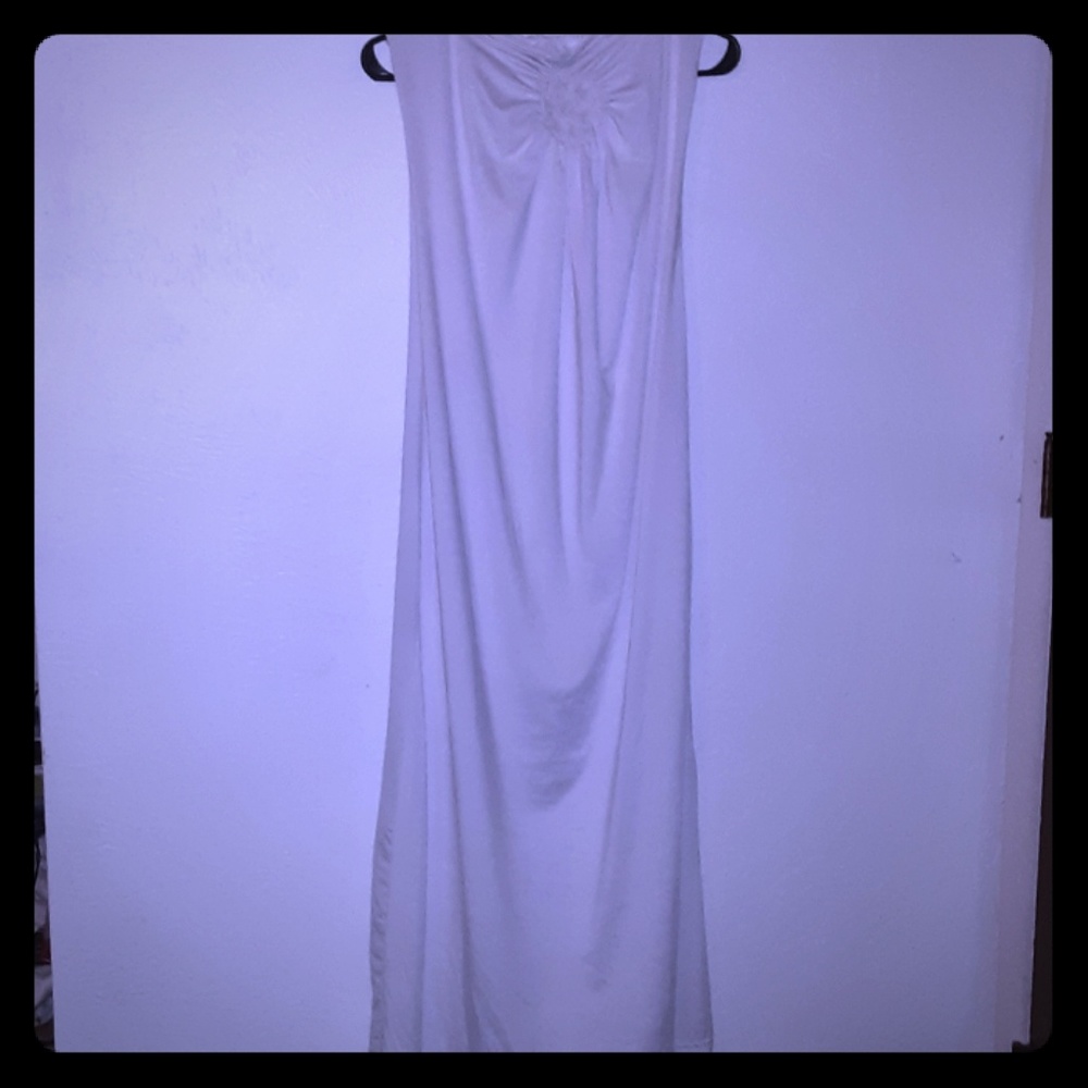 WHITE STRAPLESS DRESS